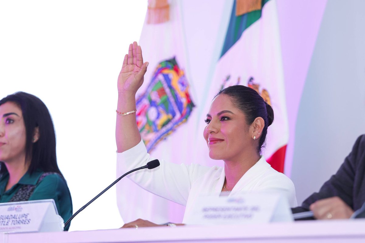 vmpuebla's tweet image. Metrópoli| Un año de #resultados, trabajo y continuidad por San #Andrés Cholula

@LupitaCuautleT
@SnAndresOficial

#VisiónMetrópoli 

Visítanos 👇 
visionmetropoli.com 

visionmetropoli.com/un-ano-de-resu…
