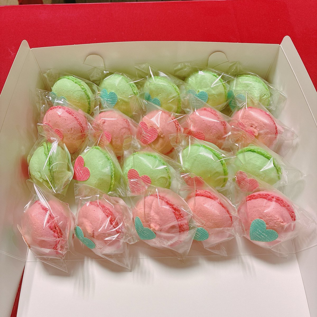 kami_kishindo's tweet photo. いつもありがとうございます‼️。
①マカロン20個ご注文
②和栗プリン
③無花果揚げ饅頭
④シュークリーム（ご注文後にカスタードを詰めます）
#喜進堂 https://t.co/wNMvlFASCS