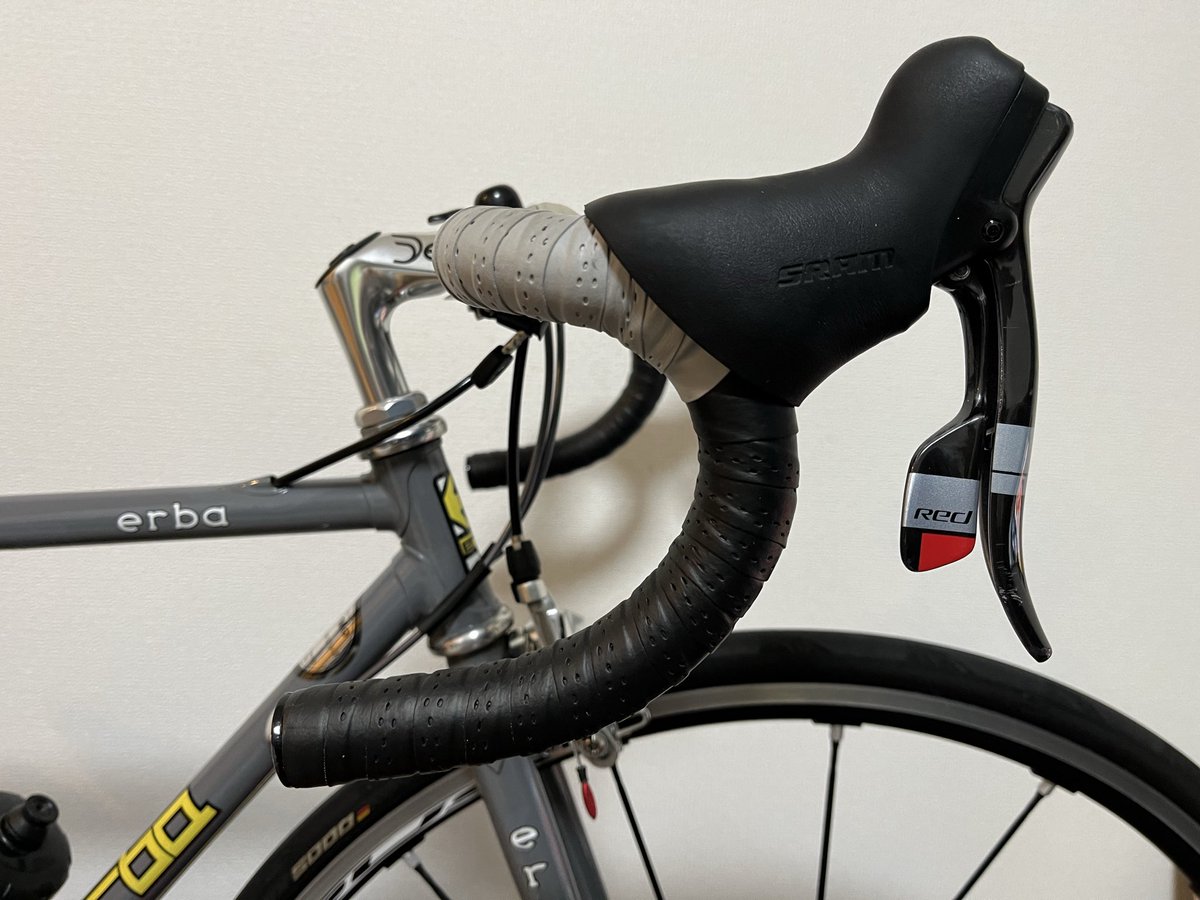 3TのTDFハンドル、クラシカルで好きなんだけど、やっぱりブレーキレバーあたりの手の置き場は、アナトミックシャローが良い… 快適さを選択して、変えてみた😊ロングで疲れ方が違うなぁ