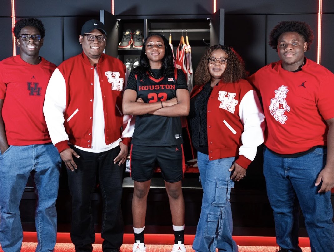 Bisola_aaa's tweet image. Go Coogs⁉️🐾 

Thank you @uhcougarwbb for an amazing unofficial visit! I had such a great time! 
#unofficial