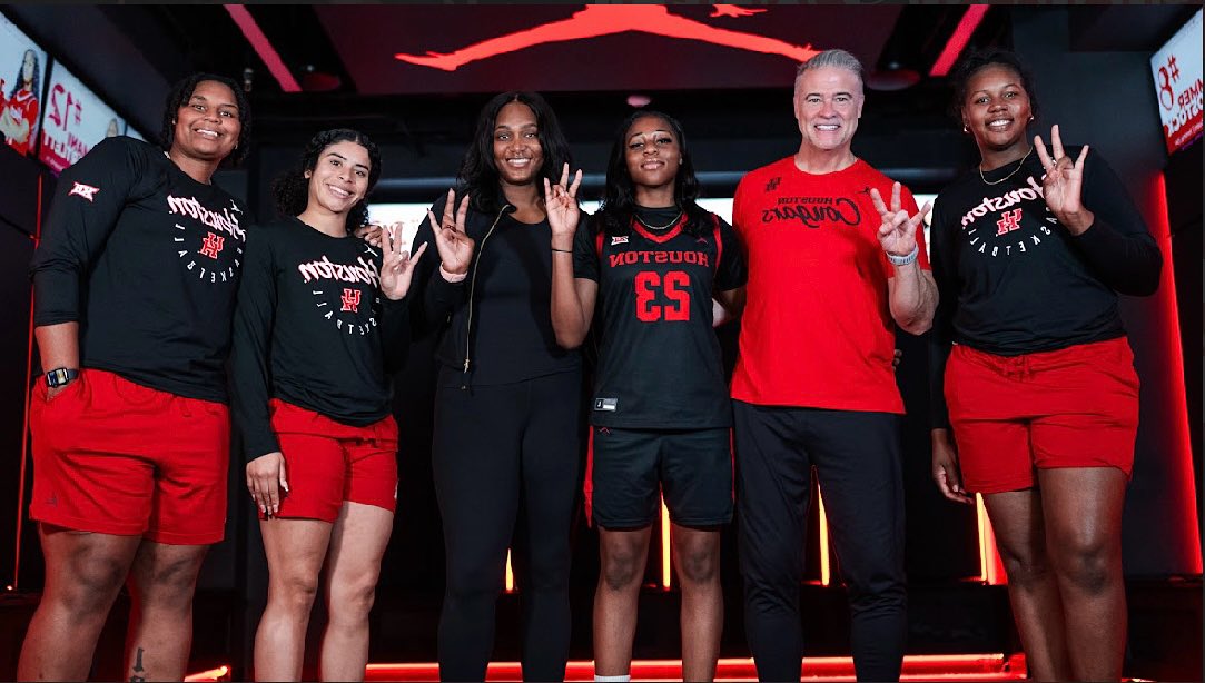 Bisola_aaa's tweet image. Go Coogs⁉️🐾 

Thank you @uhcougarwbb for an amazing unofficial visit! I had such a great time! 
#unofficial