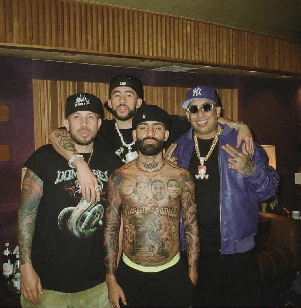 j4virw_'s tweet photo. 2 años de Nadie Sabe lo que va a pasar Mañana💿 https://t.co/KYLOmchbxT