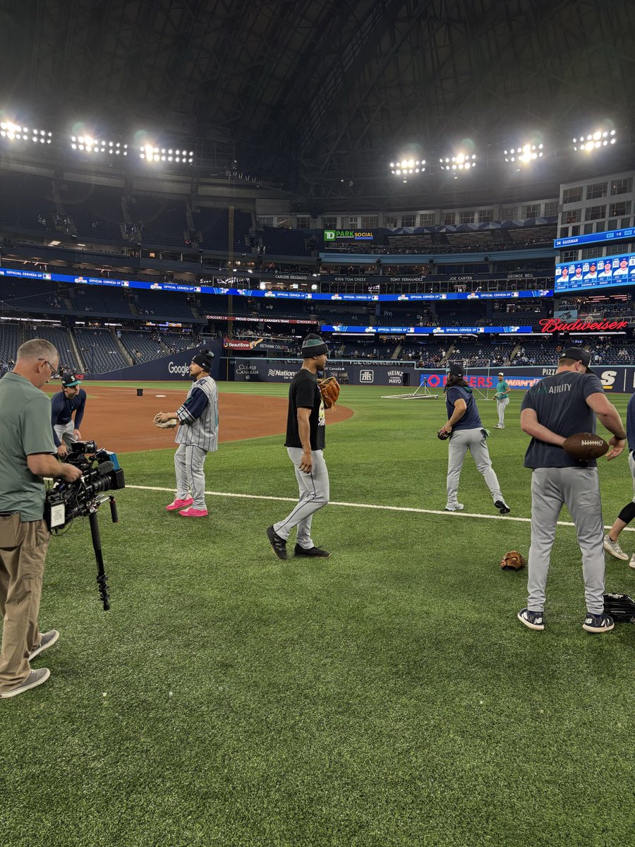 jwhittenbergK5's tweet image. Mariners have arrived to the Rogers Centre.. #ALCS