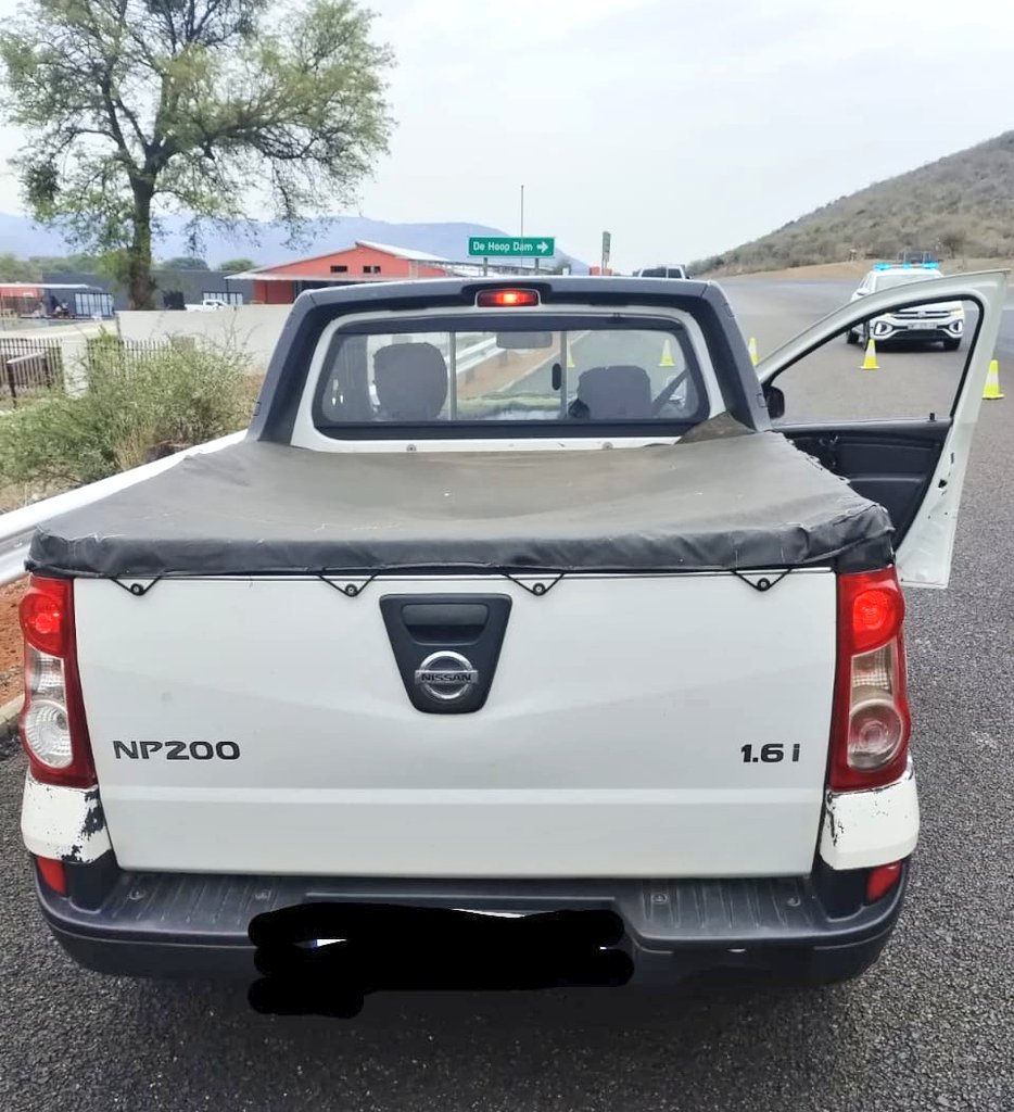 He was intercepted by police and a shooting ensued, where he took his own life. [PINK THREAD]

Last year another officer attached to the elite unit killed himself in KwaZulu-Natal. #SouthAfrica #PoliceNews #PoliceKillingsl #Pretoria