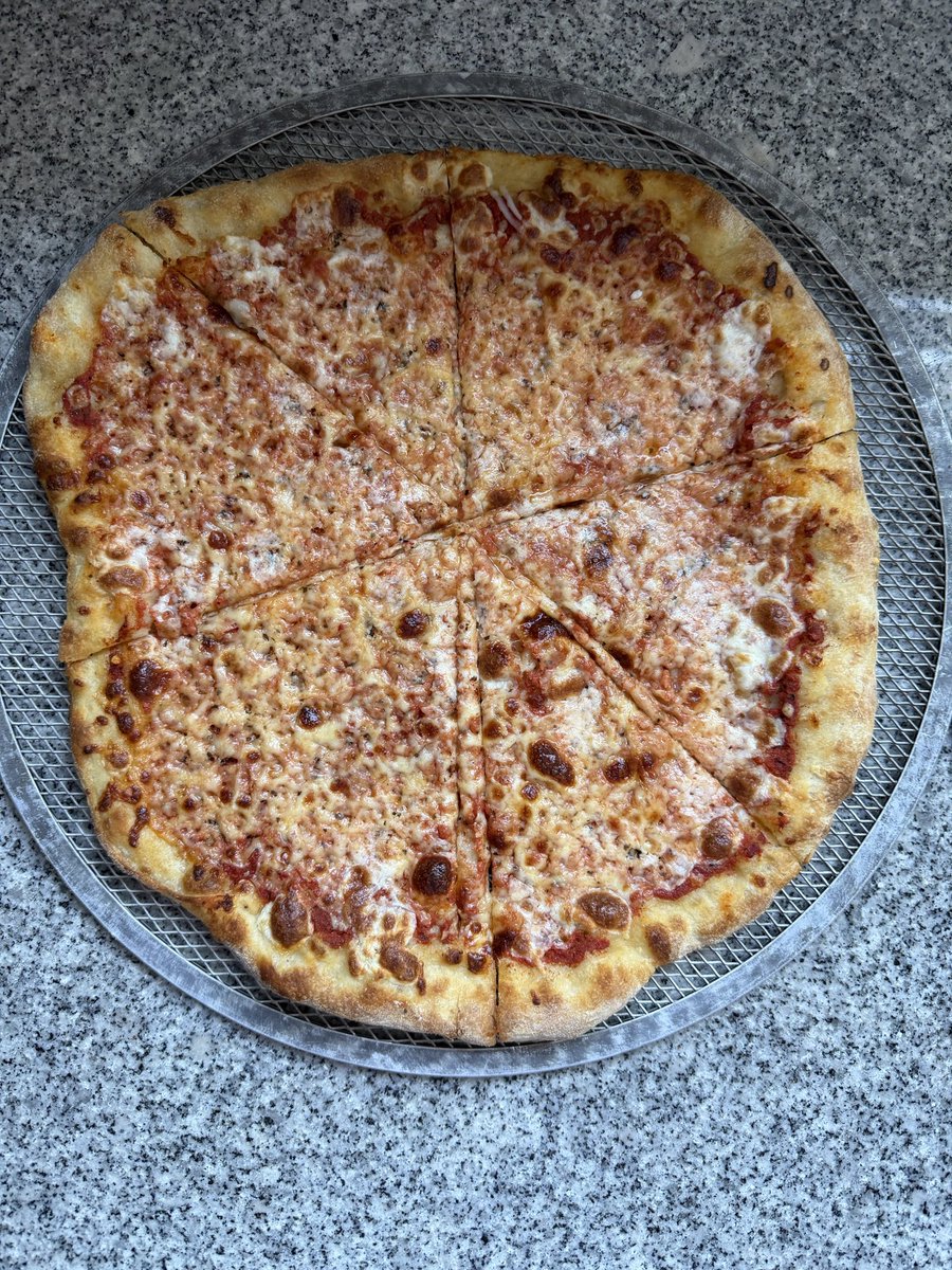 Texas_Hoosiers's tweet image. No Sunday scaries in the Hoosier in Texas household #pizzapics