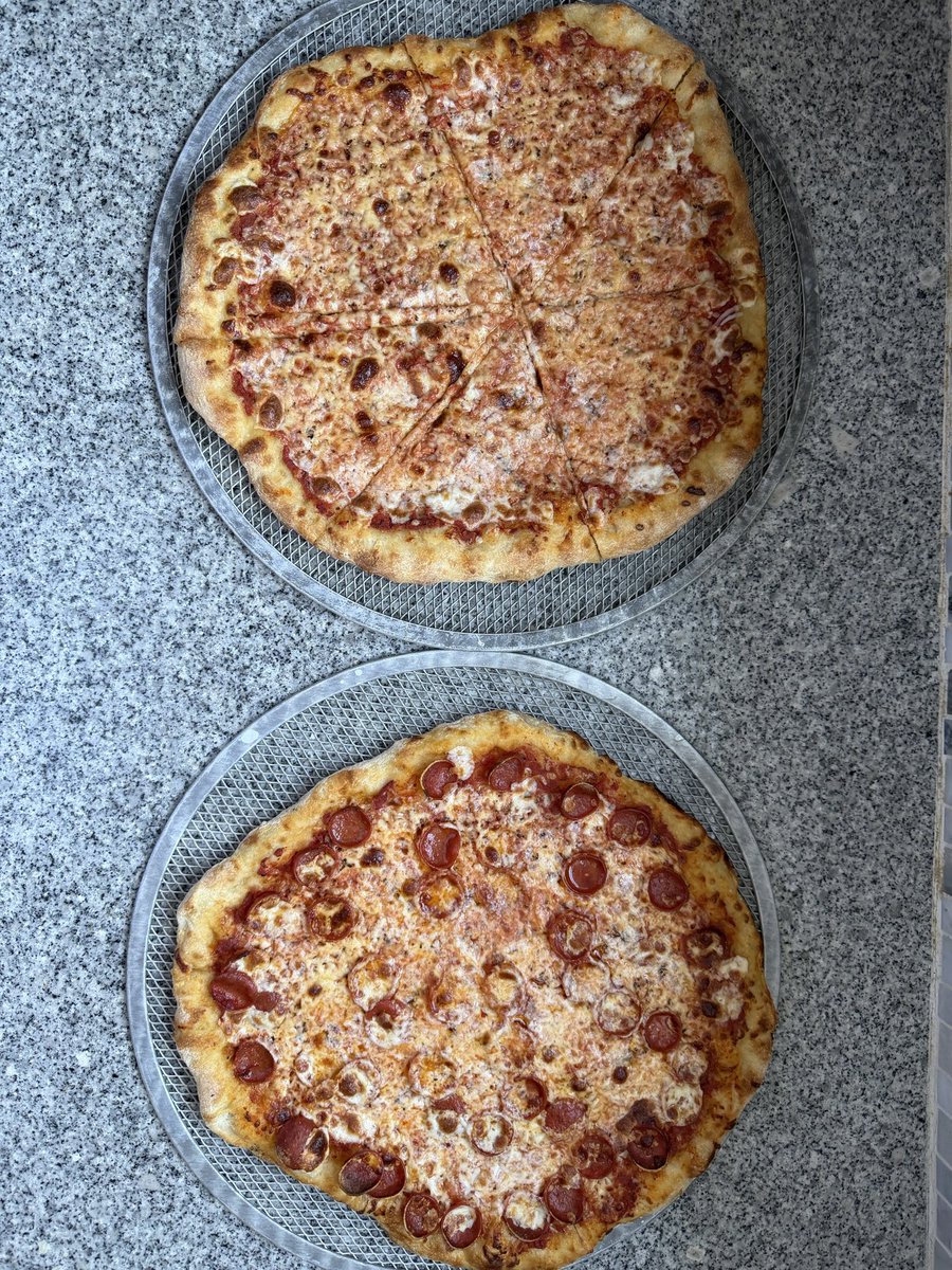 Texas_Hoosiers's tweet image. No Sunday scaries in the Hoosier in Texas household #pizzapics