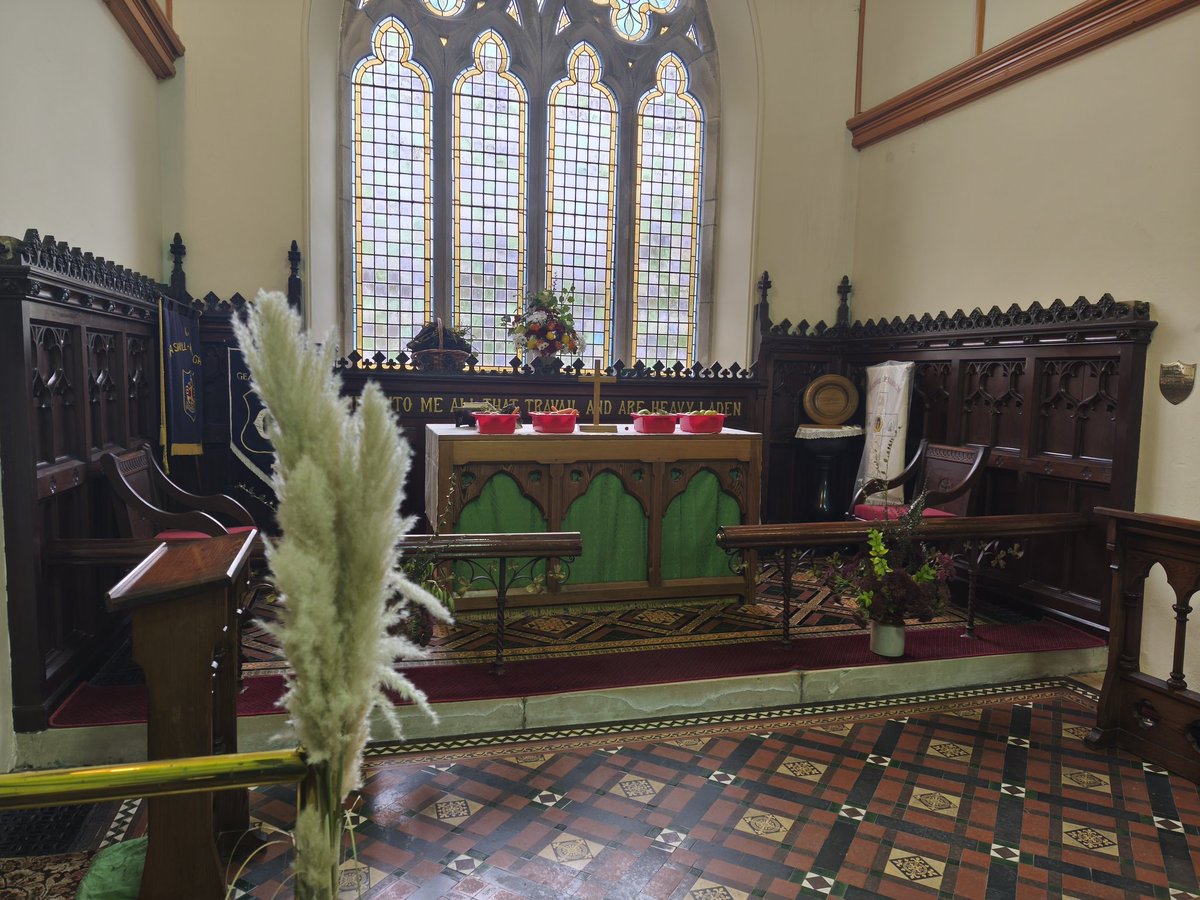 Today was the Harvest Thanksgiving in St Marys Geashill, I brought the 460 and two jute bags of barley and a small sample of beans, my efforts at the Harvest decorations. A lot of people nowadays don't realize that all grain had to be handled in bags, 2cwt or more!