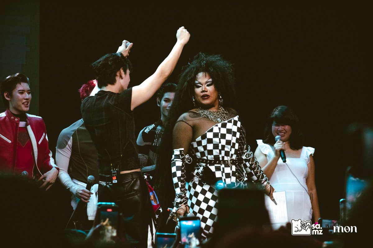 makingournuance's tweet photo. O Retorno que a gente precisava!
O elenco de Pit Babe invadiu o Brasil pela segunda vez, e o caos que só 13 homens talentosos conseguem transmitir em cima do palco é o que torna tudo inesquecível! ✨

Entre muitas brincadeiras e piadinhas, vimos novamente o caos da https://t.co/U6Plh6KNQp