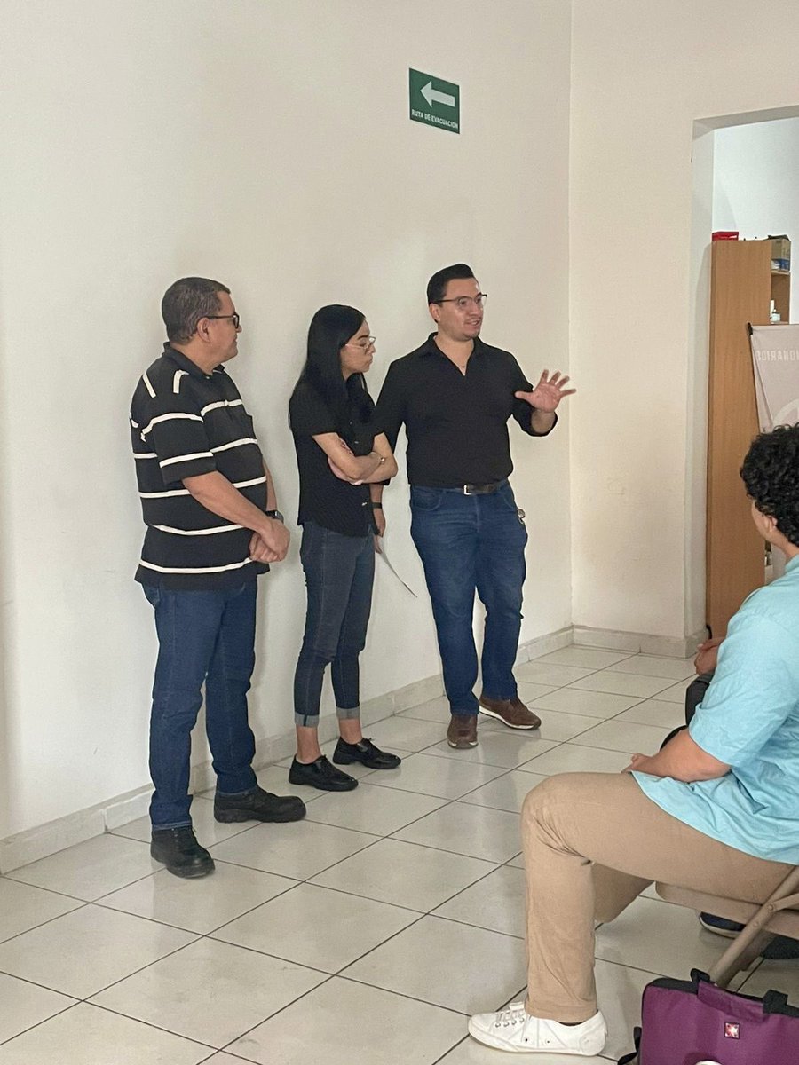 Fortalecer nuestras bases es clave para seguir creciendo.
En la Escuela Municipal de Cuadros León 2025 trabajamos por estructuras sólidas y cercanas a la gente.
Gracias a Salvador Calvillo y José Blancarte por su gran aportación. 🔴⚪🟢

#EscuelaDeCuadros #SomosReyesHeroles