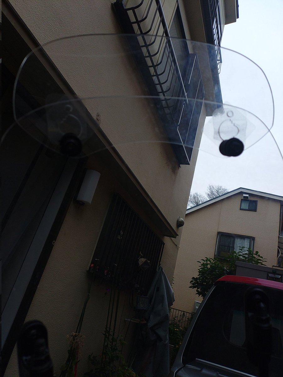 結局重いのと風の影響を受けやすくなるのとで延長のバイザー付け加えて使うことになった。いや、ハンドリングがね結構変わるのよ!過ぎたるは及ばざるが如しだね〜。