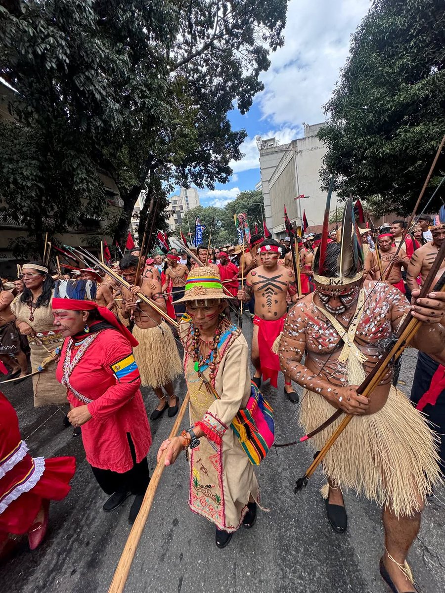 #12Oct Día de la Resistencia Indígena y Descolonización de América.

Hace 533 inició el genocidio contra los pueblos originarios de nuestro continente.

Honor eterno a nuestras etnias que no se rindieron y aún permanecen con mucha dignidad.

Nada que celebrar!

#VenezuelaEsCaribe