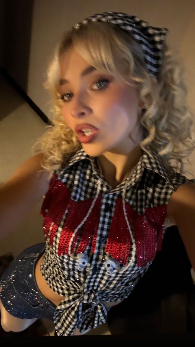 UpdatesBrinaBR's tweet image. COUNTRYBRINA! Sabrina Carpenter via Instagram Story. 🤠