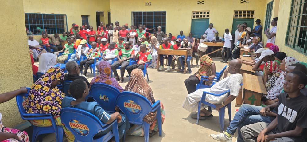 DieudonneN33068's tweet photo. Buja mukaza zone #buyenzi Q.#Ruvumera habaye ikoraniro kaminuza mumugambwe #CNDD-FDD nkuko vyari bitegekanijw #mumitumba Yose igiz igihugu cose cu @Burundi ico Gikorwa muri Q.@Ruvumera kikaba cagenze neza.Tukaba dukej inzego nshasha zizew #nabagumyabanga https://t.co/snLexG5fEC