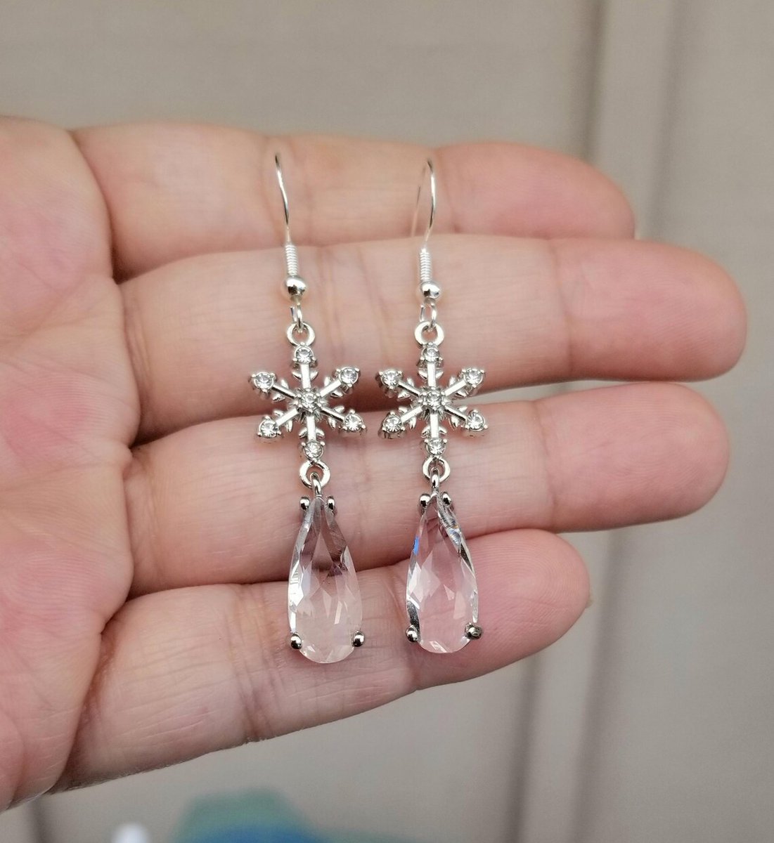 Sterling Silver Crystal Snowflake Dangle Earrings 
#jewelry #earrings #silverearrings #Christmas #Christmasjewelry #Christmasnecklace #Christmasgifts #winter #snowflake #snow #ChristmasIsComing #Christmasgift #holiday #festivefeels #holidayvibes
 etsy.me/4n5XlmV via <a href="/Etsy/">Etsy</a>