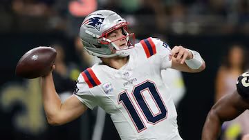 HoodedBlack's tweet photo. Last patriots QBs to throw 3 touchdowns in one half: 

2018 - Tom Brady (Week 17 vs NYJ)
2025 - Drake Maye (Week 6 vs NO)

#NEPats https://t.co/iejJFmR6ug