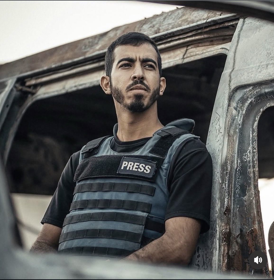 Sanki en yakınımız vefat etmiş gibi .. gazeteci Salih , haberlerde en çok ismini ve yüzünü   gördüğümüzdü. 
إنّا لله وإنا إليه راجعون 🕊️