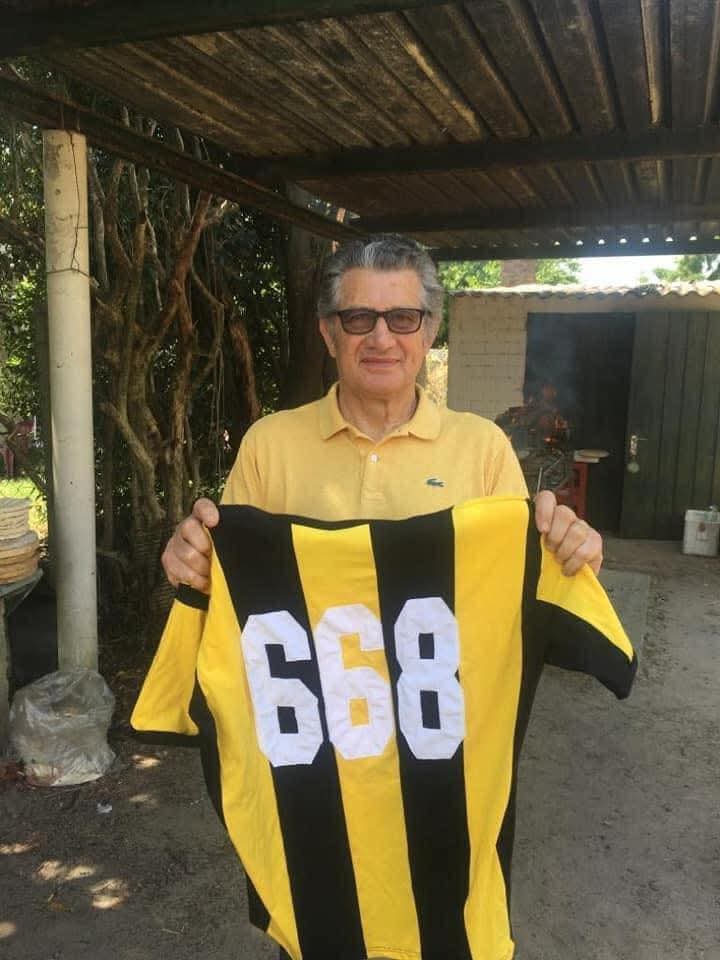 2do GOLEADOR HISTÓRICO de la Copa Libertadores con 38 goles detrás de Spencer (54) y xpor delante de Rocha (37).
4to GOLEADOR DEL SIGLO XX reconocido x FIFA detrás de Pelé.. Cruyff y Puskas.
EL MÁXIMO GOLEADOR DEL FÚTBOL URUGUAYO 

UNICO E IRREPETIBLE