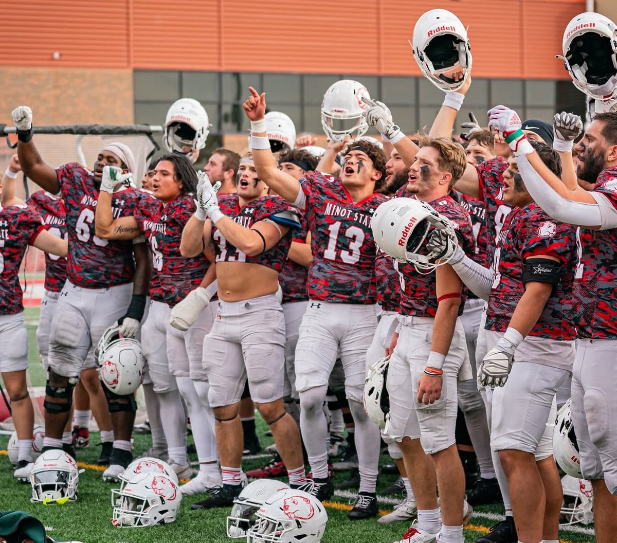 Minot State Football (@msubeaversfb) on Twitter photo 🦫🏈 🦫🏈