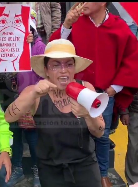 ⚫ Funcionaria de la Prefectura de Pichincha lidera el paro y los actos terroristas en Quito.

El Correismo esta detrás del caos en el país.