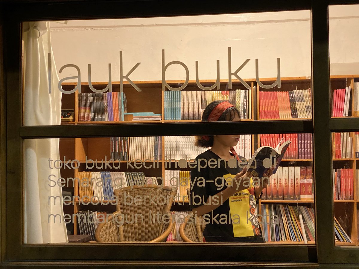Mun11f's tweet photo. Bismillah mau mulai usaha serius banget semoga laris manis bisa menghidup-hidupi kami plus literasi untuk semuanyahhh. https://t.co/hgacJfhYvR