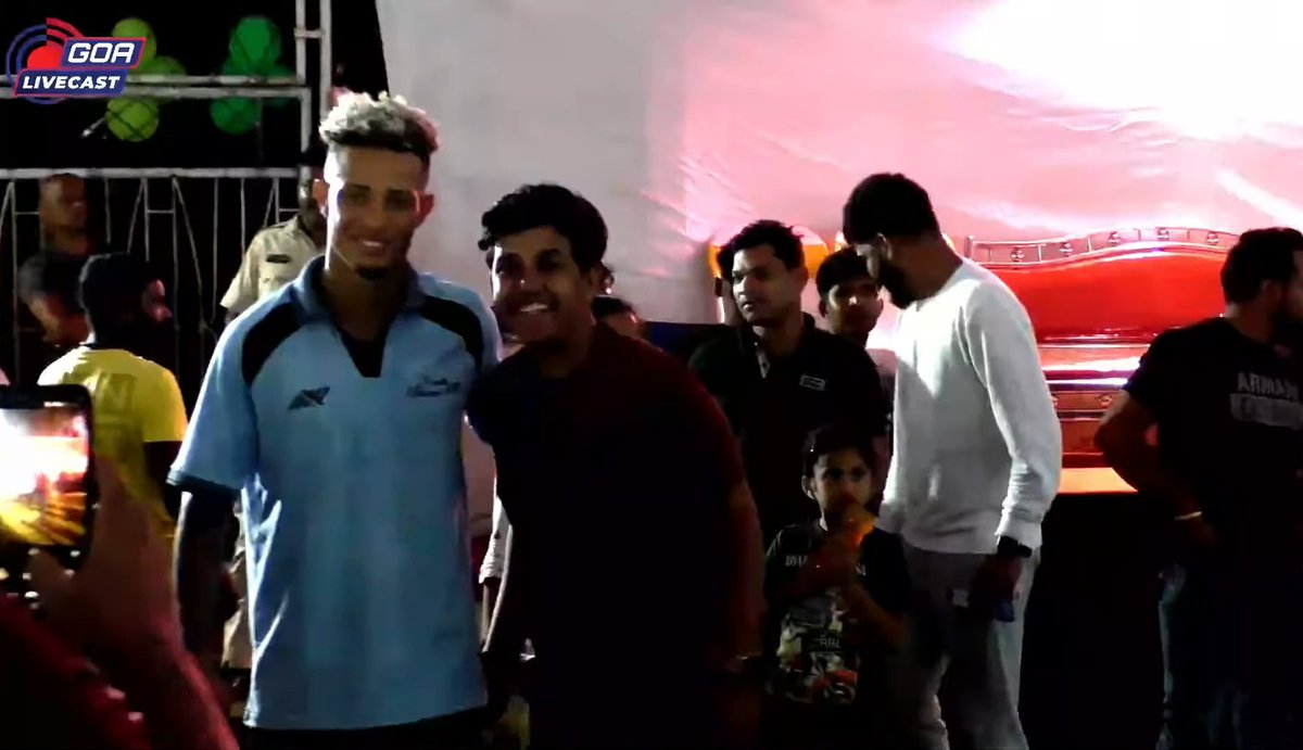 mishab_kbfc's tweet image. • I'm not the coach, im a player"🫢
•Catala, Luna and Noah presented the trophy and awards for the winners
•Noah spend time to take a selfie with his beloved Goan fans🧡
All about Candolim Panchayat Football cup final event held on Oct 11🙌
#KeralaBlasters #KBFC