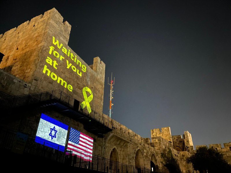 The Tower of David Museum in Jerusalem is preparing for the return of the hostages and the arrival of President Trump tomorrow, with a special tribute on the city walls.🎗️🇮🇱🇺🇸
