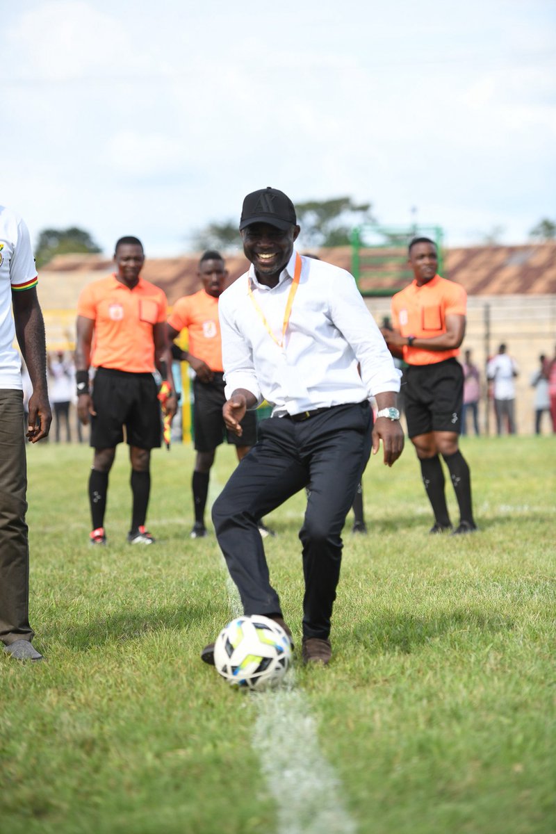 KMAkandoh's tweet image. Not long ago, I commissioned the Mampiobo Sports Complex in the Juaboso Constituency, a project funded as my contribution to sports development in both the constituency and the Western North Region at large.
The facility features a GFA-standard pitch, an inner perimeter, two…