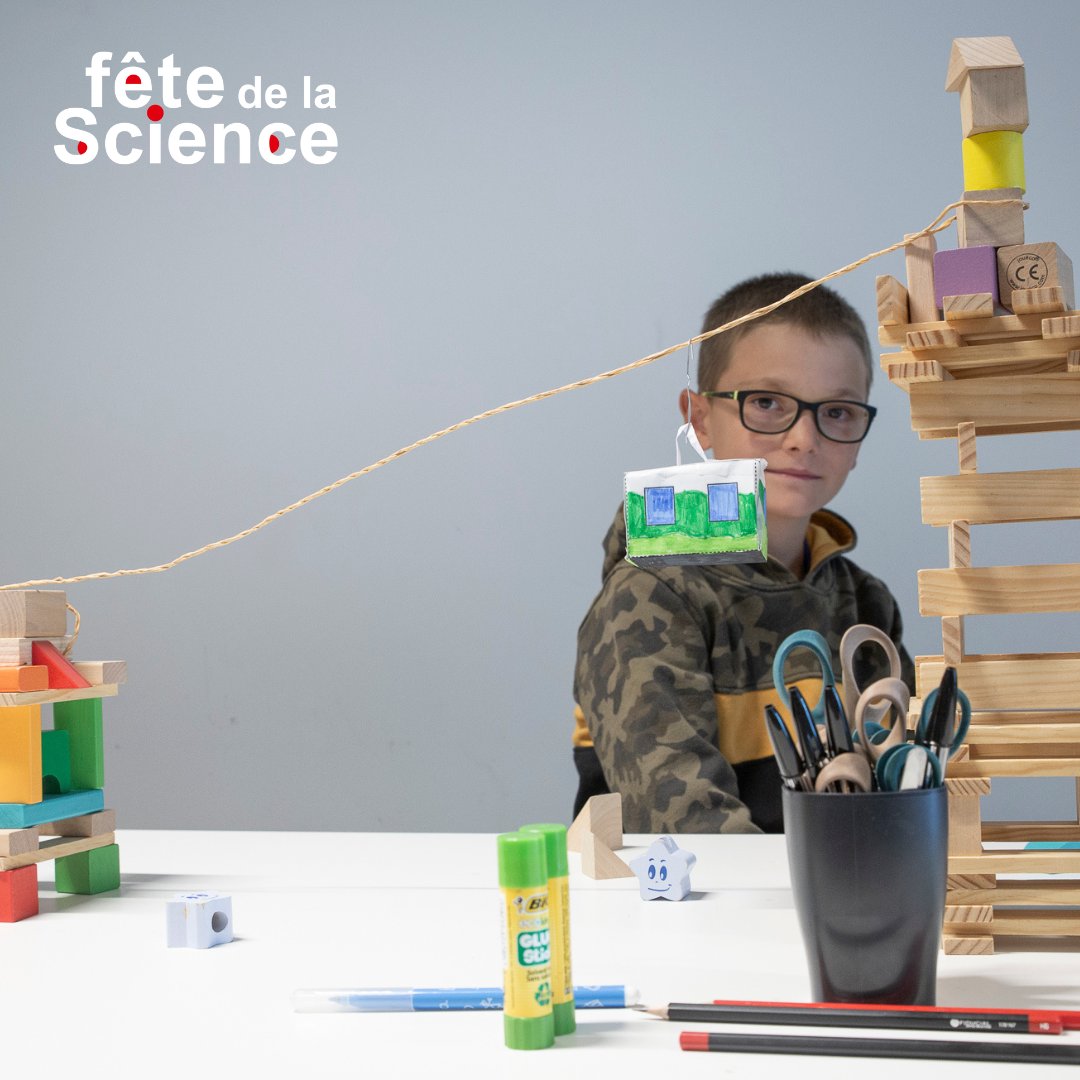 FeteScienceAura's tweet photo. 🚡 #fds2025 Hier, nous étions au Téléphérique du Salève (74) pour un parcours scientifique en altitude. Un événement perché pour comprendre comment relier la ville à la montagne !

Retour en photos sur cette journée haute-savoyade de la @FeteScience 2025 !

[Photos : Visée.A] https://t.co/JLCOO68PNN