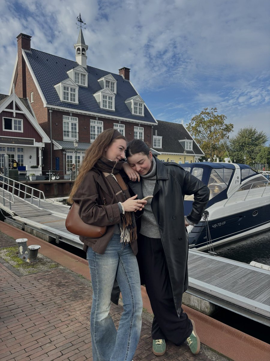 linepln's tweet photo. Girls Trip to the Netherlands 🫶🏻 
Und kurzer Abstecher zu The Voice of Holland :)) Hat so Spaß gemacht!!! 🤭 @IlseDeLange https://t.co/AxPx6fTNLj