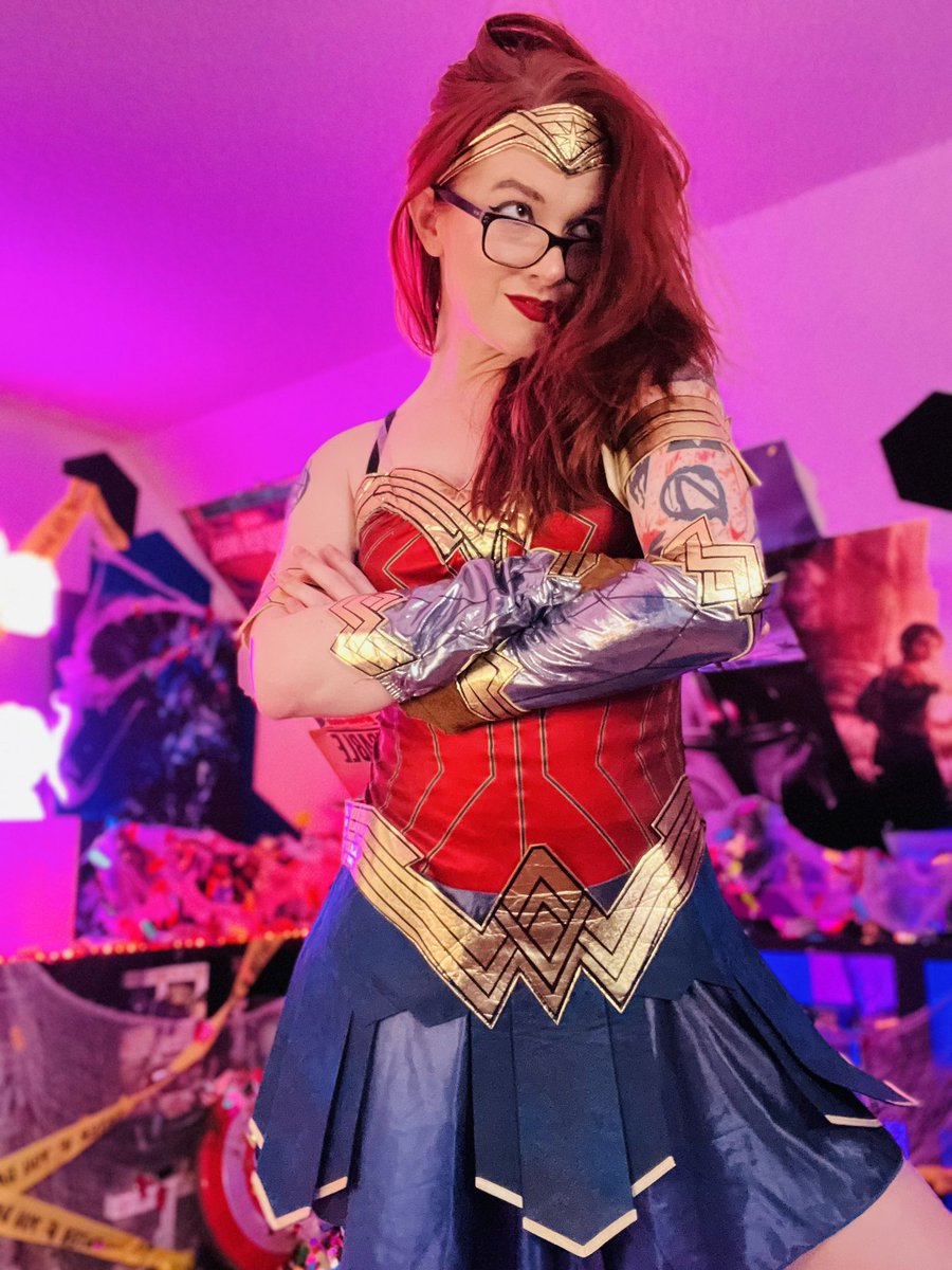 LIVE NOW!! 🔴

🎃5TH COSTUME REDEEM STREAM!!🎃

First time diving into Fears to Fathom episode 1! 👻

Twitch.tv/r3dxvelvet