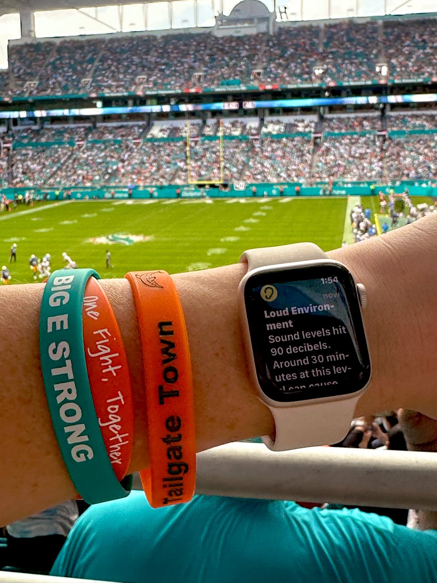 plantysnatcher's tweet photo. We out here #PhinsUp https://t.co/wcT2BnHJRU