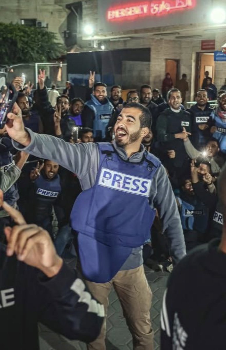 إن الله أراد له أن يفرح بنصر غزة 
ثم أراد له أن يفرح بنيل الشهادة 

#صالح_الجعفراوي