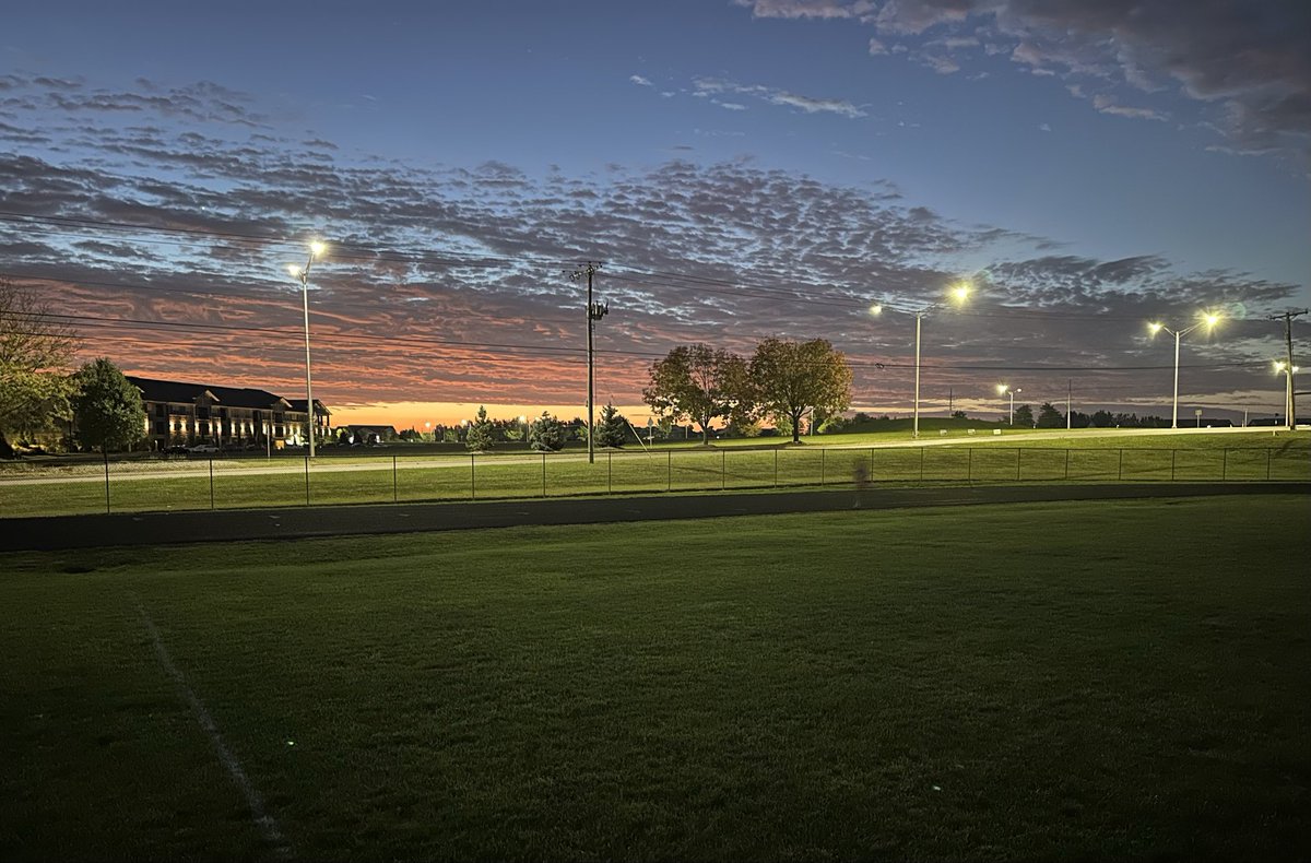 LivOwens25's tweet image. No game today, so why not wake up early and run. I must have been flying because I’m a blur in the pictures. Pretty Sunrise!
#BeatYesterday #recruitingjourney

@GAcademyLeague @KSRGirlsAcademy @KS_RushSoccer @ImYouthSoccer @TopDrawerSoccer @TheSoccerWire @PrepSoccer