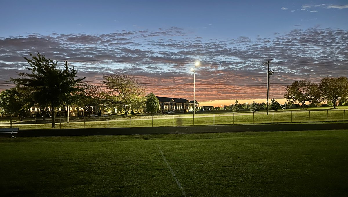 LivOwens25's tweet image. No game today, so why not wake up early and run. I must have been flying because I’m a blur in the pictures. Pretty Sunrise!
#BeatYesterday #recruitingjourney

@GAcademyLeague @KSRGirlsAcademy @KS_RushSoccer @ImYouthSoccer @TopDrawerSoccer @TheSoccerWire @PrepSoccer