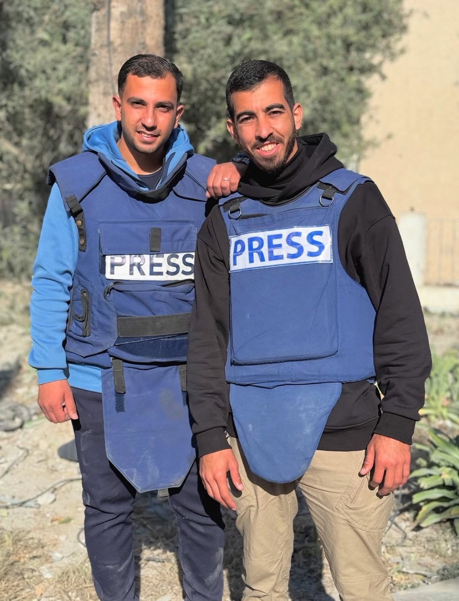 "قضَوا شُهداء ليسَ لهم بَواء
فتمّ لهم على الدّهرِ البَقاء"