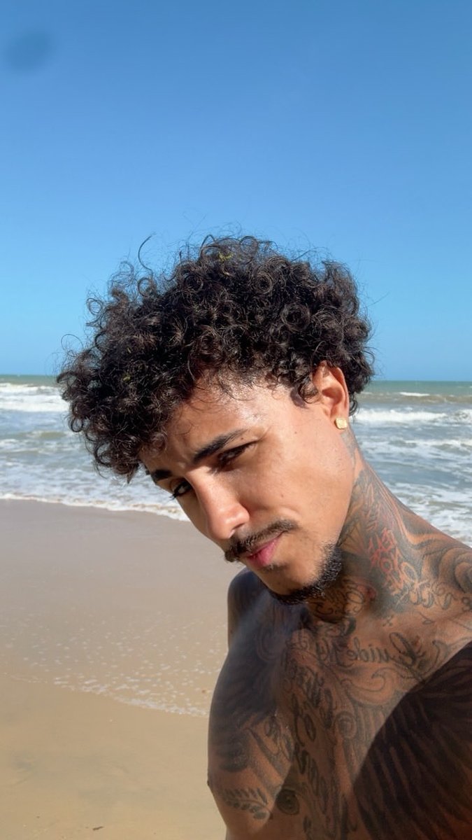 Mclivinho's tweet image. COMO ESTÁ O DOMINGO DE VOCÊS? 

FALA COMIGO, BANDO! 🫡