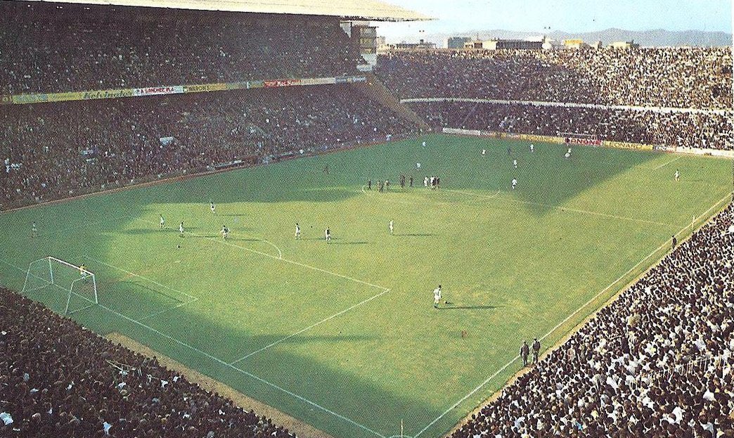 🗓️ 60 years ago today, Hibs walked out at the Mestalla to face Valencia in the Inter-Cities Fairs Cup 🇪🇸

In front of a 44,000 crowd, the Hibees battled hard but lost 2–0, leveling the tie after a 2–0 win at Easter Road 💚