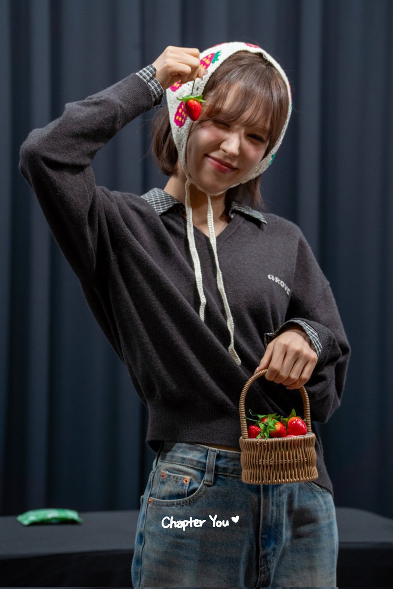 ChapterYou221's tweet image. 251012 메이크스타 팬싸인회
MAKESTAR Fansigning

#WENDY #웬디 #Sunkiss #CeruleanVerge #WENDY_Verge