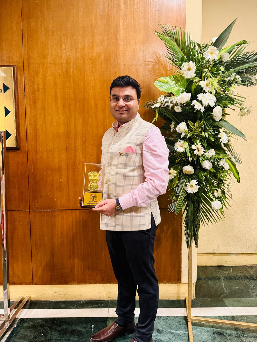 SimplySandeep_'s tweet photo. Honoured and humbled to be one of the recipients of this year's Ashoka Award, 2025. Felicitated by Shri @KalrajMishra (former Governor of Rajasthan &amp; Himachal Pradesh and Cabinet Minister of MSME). 🇮🇳
#UniverseAtWork https://t.co/xUNMg6felm