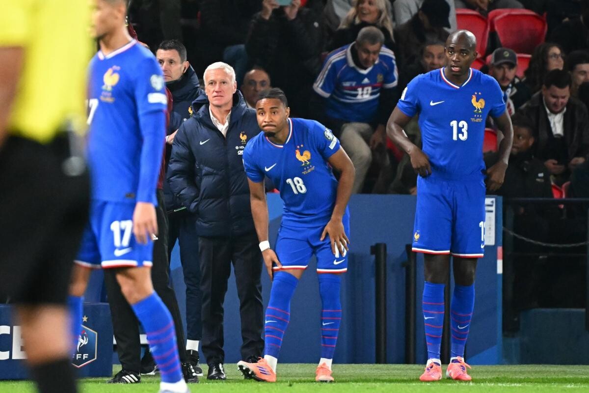 lequipe's tweet image. Seulement trois jours de repos et un long voyage en Islande : ça change tout pour les Bleus
➡️ l.lequipe.fr/mb4