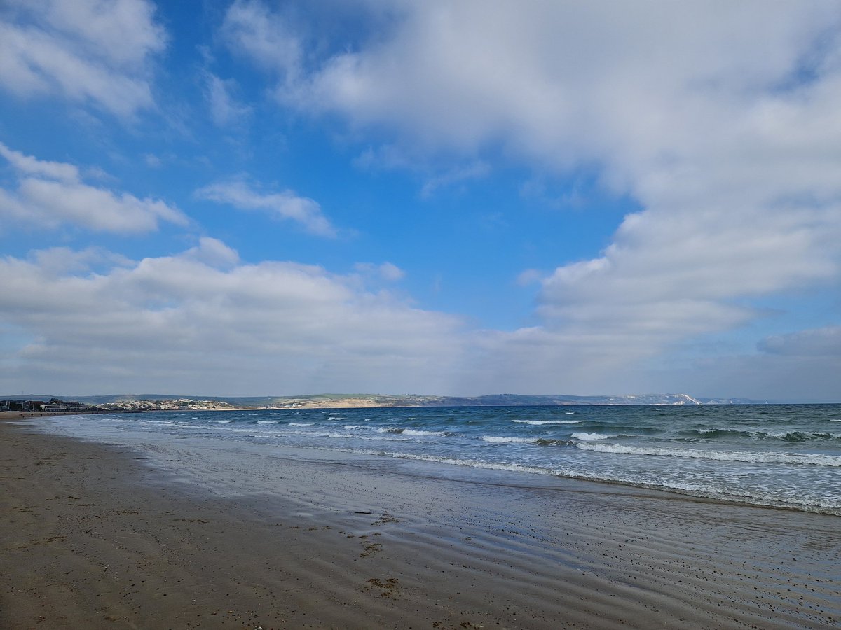 Vicky_Freeman's tweet image. A lovely, sunny autumnal afternoon on Weymouth Beach