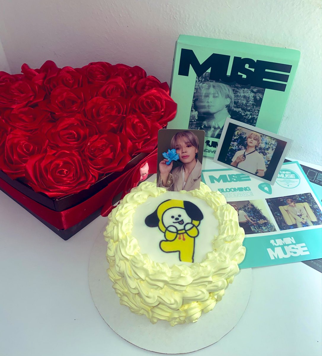 jimin_mylovve's tweet image. Happy birthday my love Jimin 💖
May your day and your life filled only with love joy and laughter always 🥰🥰 

@jiminiemelody 

#CakeForJiminContest
#HappyJiminDay
#해피지민데이
#HeavenlyVoiceJimin
