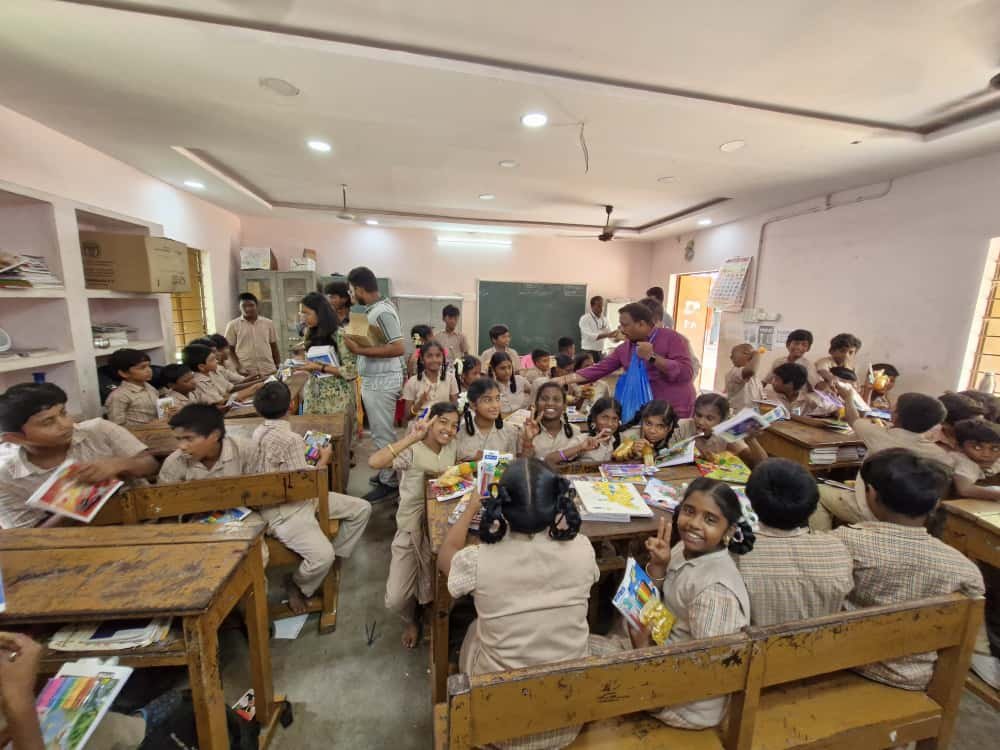 SoC_SRMIST's tweet image. 🌟 Outreach Program on “Modern Technology in the Real World” 
DSBS, School of Computing, @SRM_Univ  inspired Govt. Middle School students at Potheri East with sessions on modern tech & real-world innovation
Empowering young minds through STEM! 🚀
#SRMIST #DSBS #SchoolOfComputing