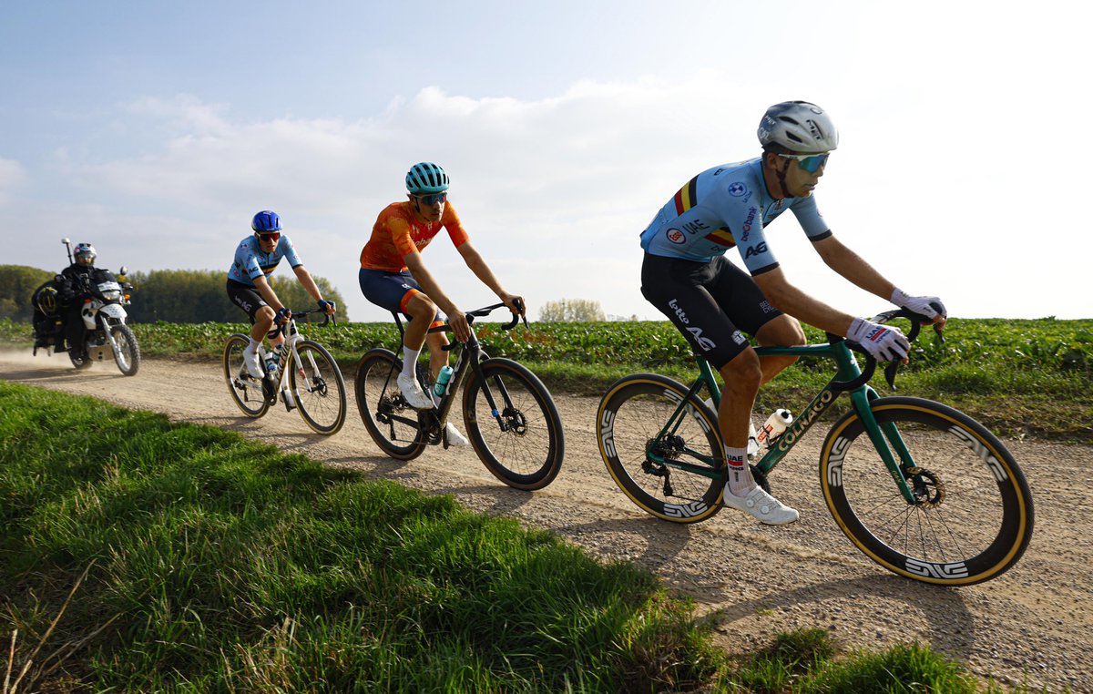 Florian Vermeersch en Nils Politt zijn toch wel wat gewend, maar spraken vol lof over Nederlander Frits Biesterbos. "Ik had geen idee wie hij was." 👇
wielerrevue.nl/artikel/666362…