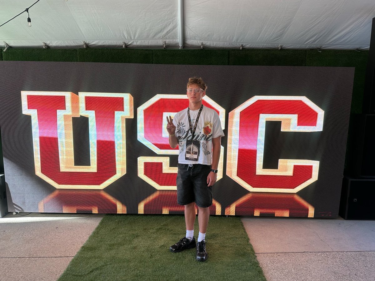 Had a great time at USC with my guy <a href="/EliWoodard_/">Eli Woodard</a> !! 
<a href="/CoachLukeHuard/">Luke Huard</a> <a href="/WestonZernechel/">Weston Zernechel</a> <a href="/AaronAmaama/">Coach Dogg</a> <a href="/RooseyFB/">Eastvale Roosevelt Football</a>