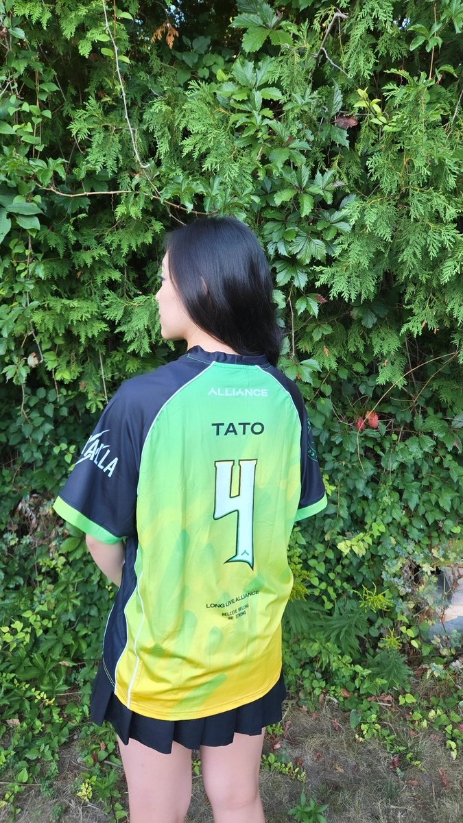 Holly || zpiicypotate tweet media