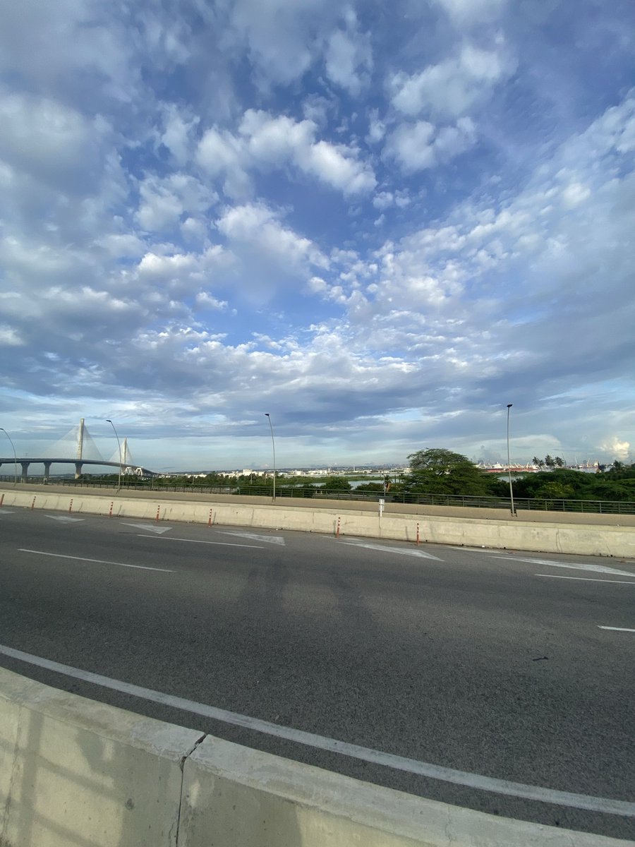 Julyandre23's tweet image. Parte favorita de levantarme a correr…verte en la creación ✨🙌🏻