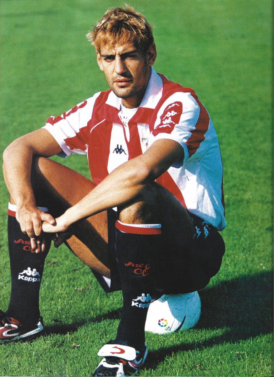 📸 Una bonita foto del Ismael Urzaiz.

🧵 Al hilo de esto...

🦁 ¿Quién es tu delantero favorito de entre todos los que han pasado por el Athletic Club de Bilbao?.