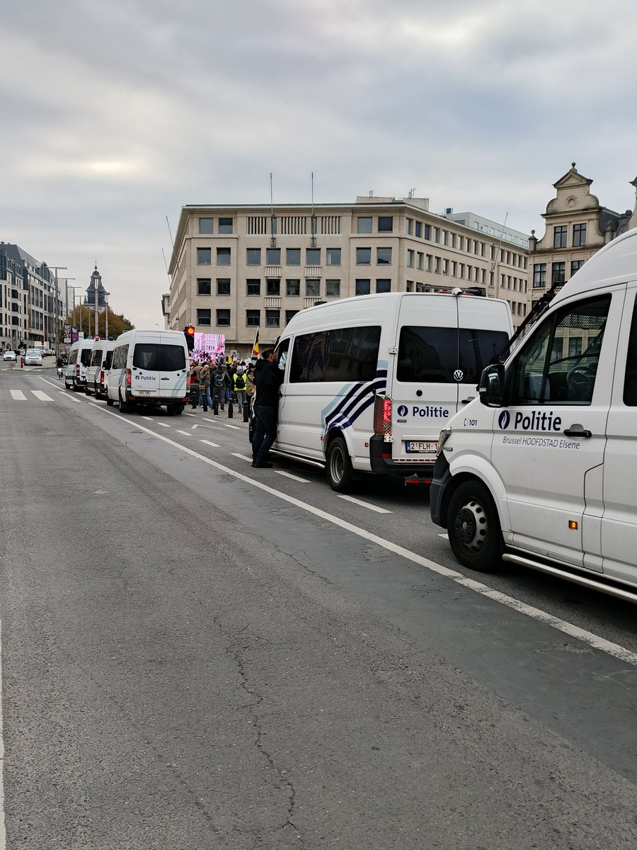 Encadrer des manifestations si différentes, avec des participants aux profils très divers, n’est pas évident. Bravo aux policiers de Bruxelles.