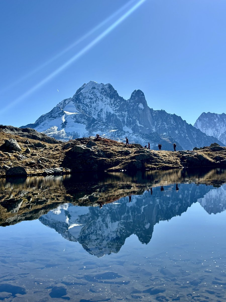 EmmanuelleRota's tweet image. Quand le monde extérieur devient trop bruyant, je fugue. 
Je fugue très souvent. 

Lac des Cheserys, ce matin

#chamonix